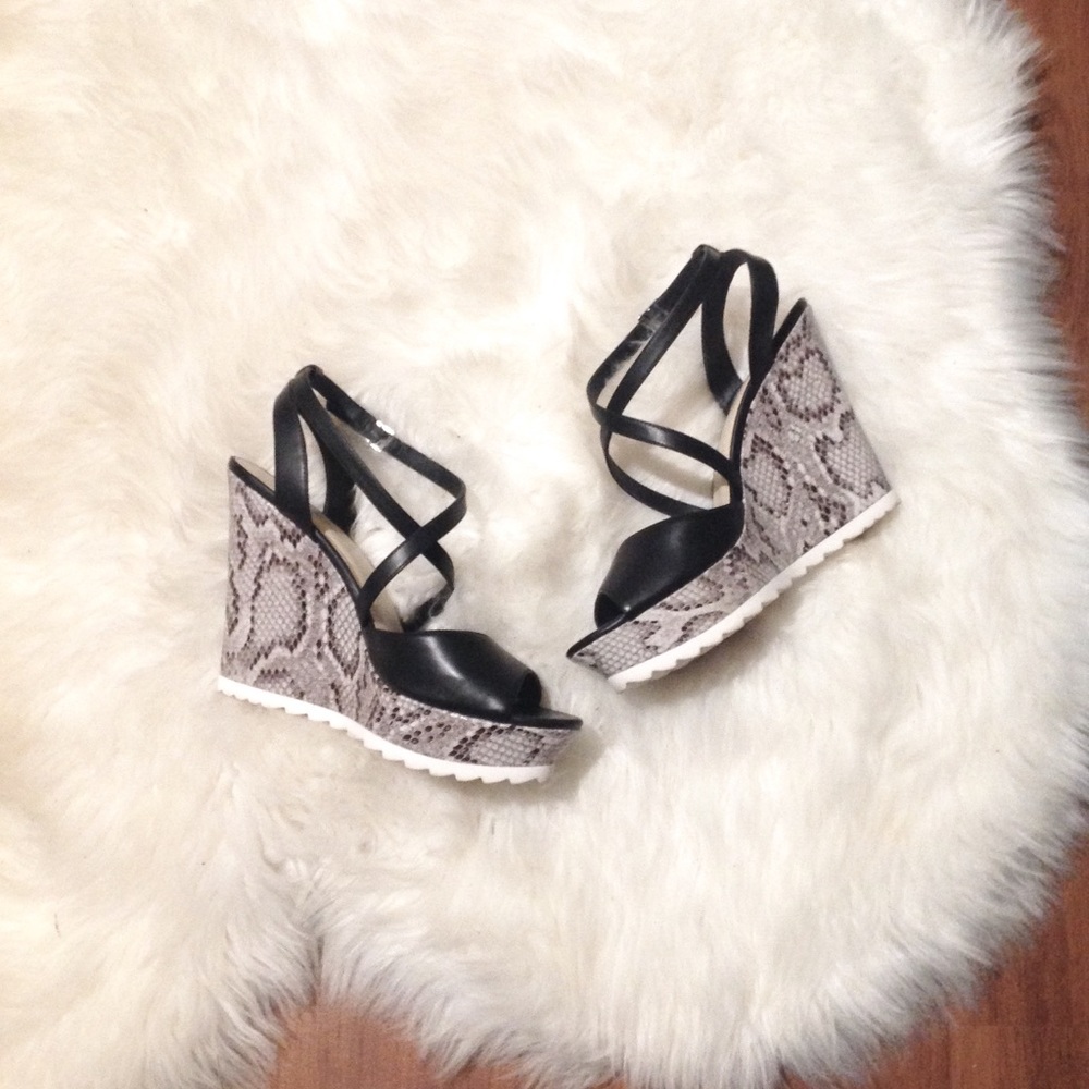 Nine West Black Strappy Wedge Sandals with Snakeskin Print